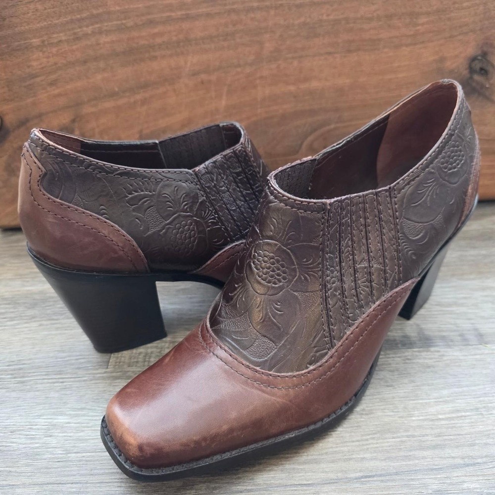 Vintage Western Leather Ankle Boots by Antonio Melani. Size 7 <3